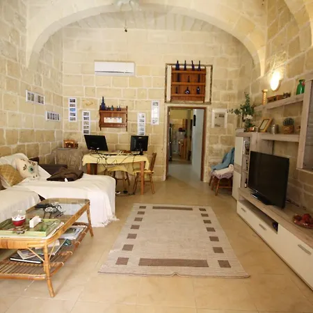 Historical In Bormla Apartman *