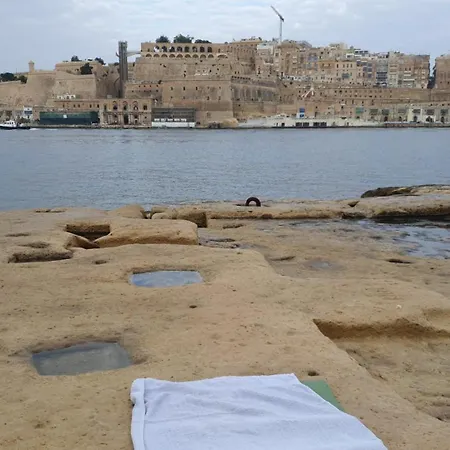 Old Refurbished In Bormla Apartamento