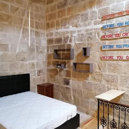 Historical In Bormla Apartman
