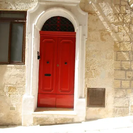 Old Refurbished In Bormla Apartment