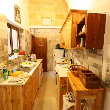 Historical In Bormla Apartman *