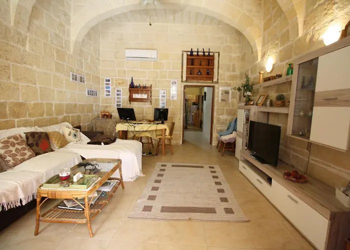 Historical In Bormla Apartman *