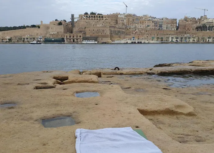 Historical In Bormla Apartman