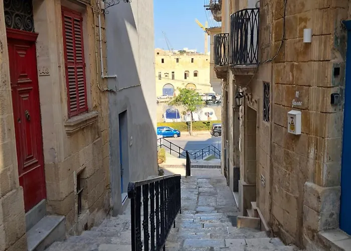 Historical In Bormla Apartman